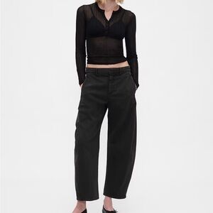GAP Mid Rise Twill Barrel Pants in Black
